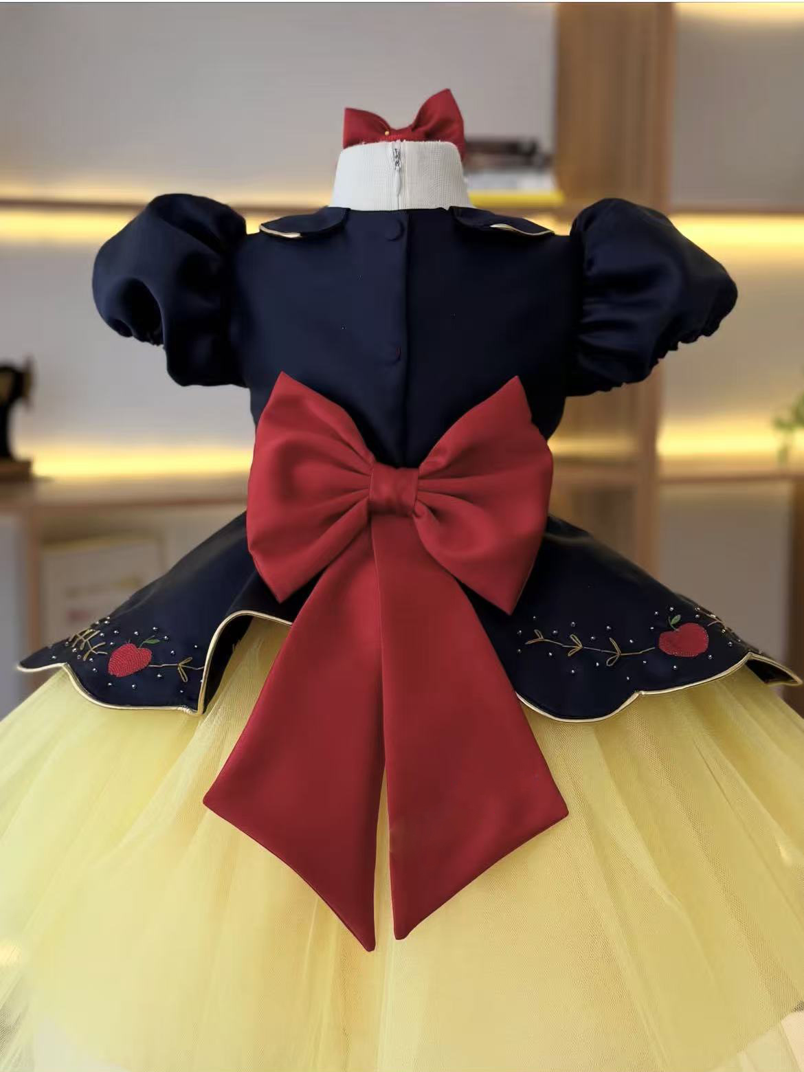 Sommerliches Mädchenkleid mit  – Baby Clothing Dresser Bewertung und Preis